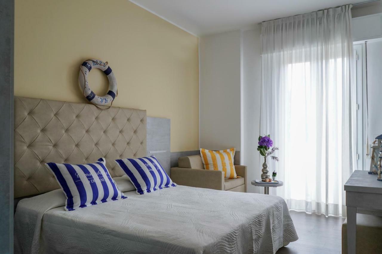 Hotel Vernel Римини Екстериор снимка